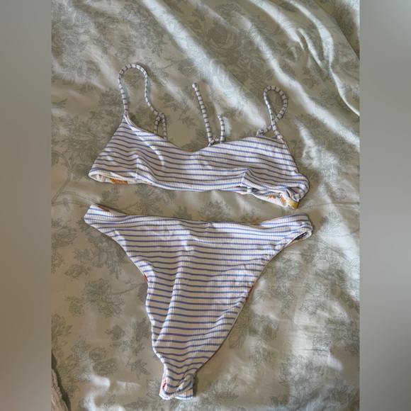 BRAND NEW! REVERSIBLE White Crab & Seashell One-Piece Swimsuit - Picture 3 of 3